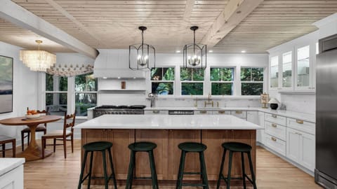 House (5 Bedrooms) | Interior