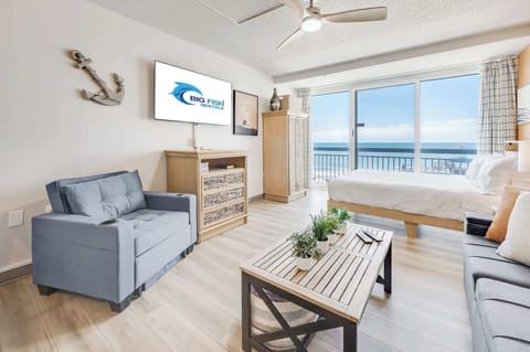 Oceanview Bedroom w/ Stylish Decor ✨
