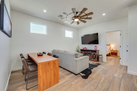 Glendale Vacation Rental | 2BR | 1BA | 800 Sq Ft