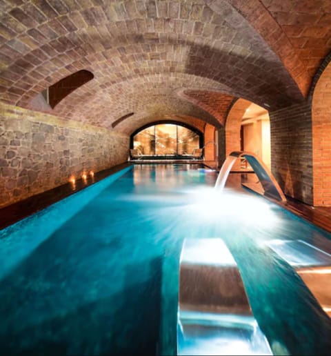 Sauna, hot tub, Turkish bath, body treatments, facials