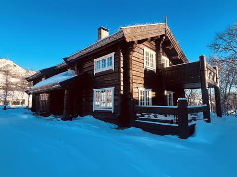 Cozy traditional Norwegian cabin