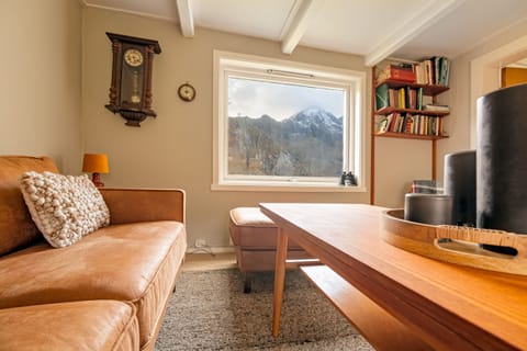 Cosy living room with views of the mountains