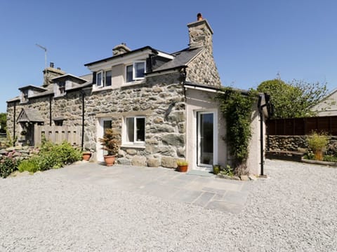 2 Borthwen Cottages