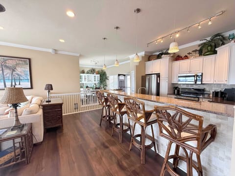 House, Multiple Beds, Balcony (Malibu Sunrise) | Interior