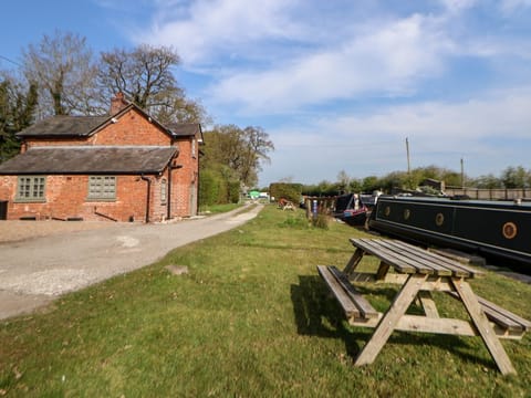 Canal Basin Cottage