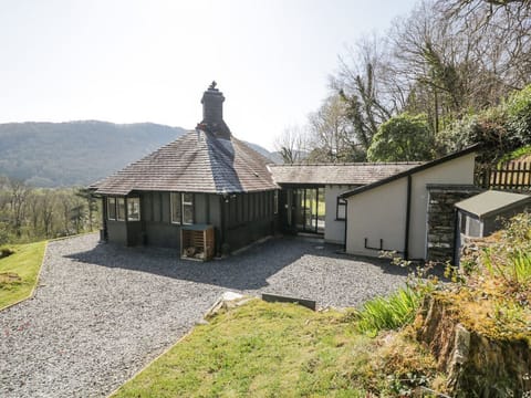 Bwthyn y Coediwr (The Woodcutters Cottage)