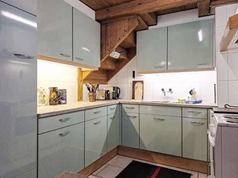 Kitchen, Kitchen Appliance, Cabinetry, Wood, Countertop, Major Appliance, Interior Design, Flooring, Cupboard, Drawer