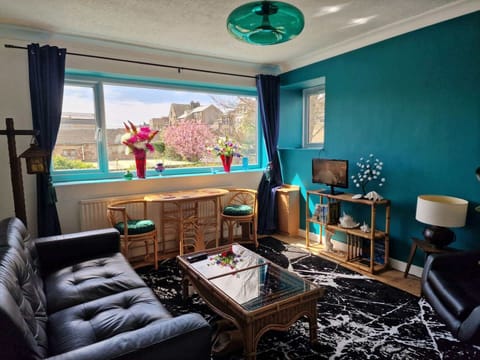 Beachcomber Apartment, Morecambe - Host & Stay