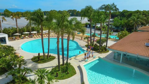 Seasonal outdoor pool, pool umbrellas, sun loungers