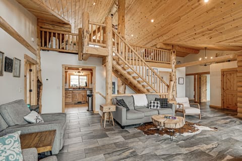 House (5 Bedrooms) | Interior