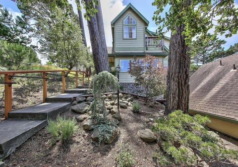 Welcome to "Whale Watcher's Cove" (more house photos coming)
