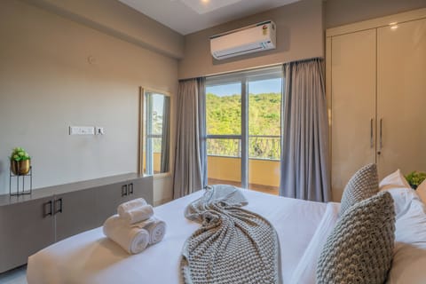 Deluxe Apartment, Balcony, Garden View | Iron/ironing board, free WiFi