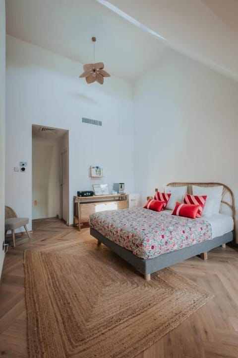 Deluxe Double Room, Vineyard View | Free WiFi, bed sheets