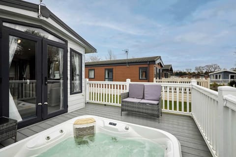 Wentbridge Lodge, Waplington Lane - Host & Stay