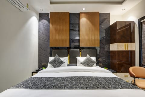 Classic Double Room, Non Smoking | Desk, laptop workspace, free WiFi
