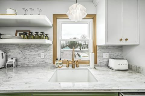 17-RCP-18320E20Washington20St20Chagrin20Falls-RCP04269-2