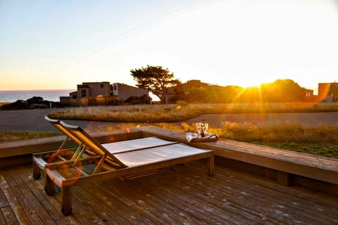 Pour a glass and settle into the deck lounge chairs — sunset over the meadow and Pacific is your evening show at Da Yaya House.