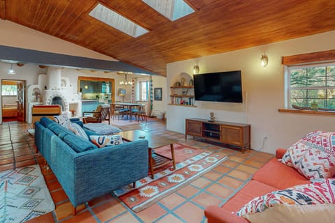 Gather in the open great room under vaulted, skylit ceilings
