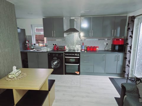 Apartment, 1 Bedroom | Private kitchen
