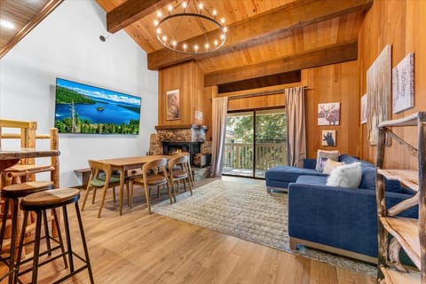 Living Dining Area