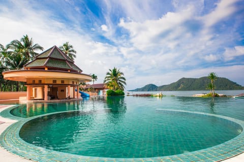 Outdoor pool, pool umbrellas, sun loungers