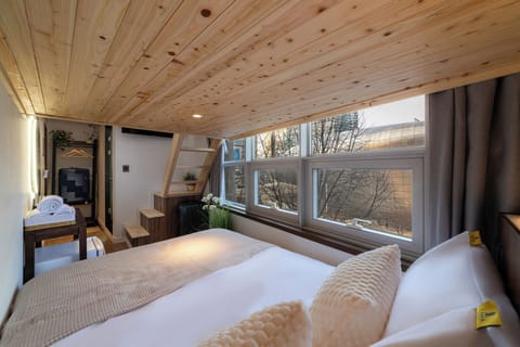 Premium Loft Deluxe Twin Room | Free WiFi