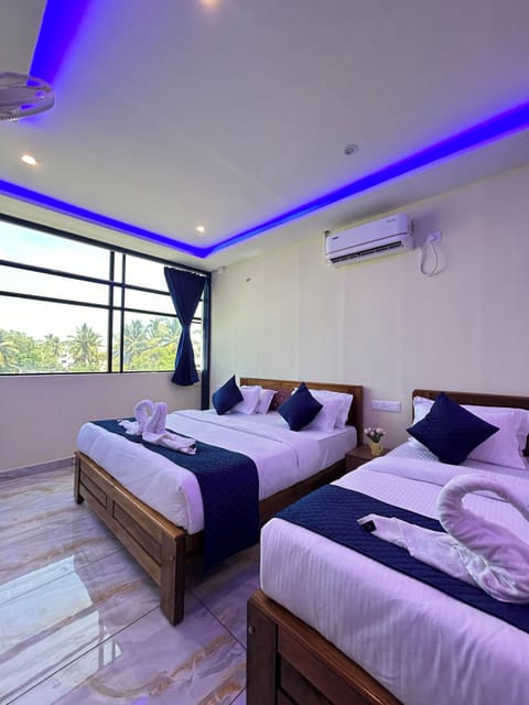 Family Studio Suite, City View | Desk, free WiFi