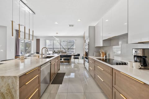 House (6 Bedrooms) | Property amenity