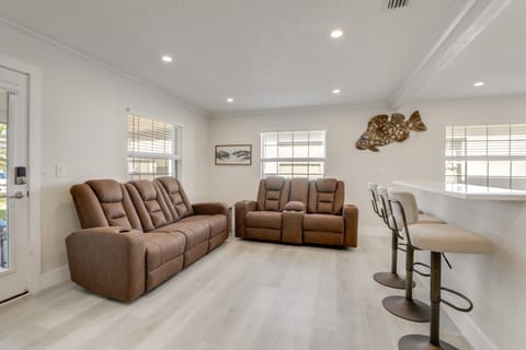 Madeira Beach Vacation Rental | 2BR | 2BA | 1,100 Sq Ft | 2 Steps to Enter