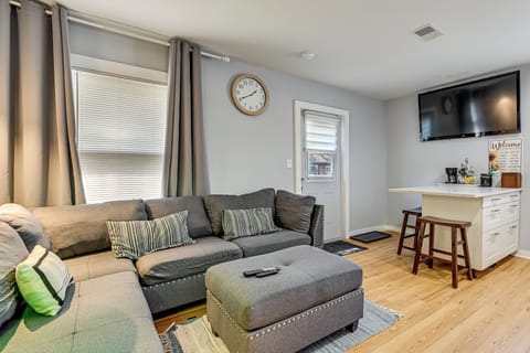 Tampa Vacation Rental | 1BR | 1BA | 520 Sq Ft | Stairs Required