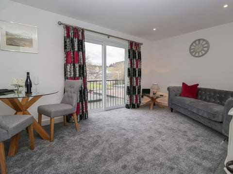 Yewdale View Apartment