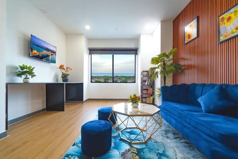 Deluxe Penthouse, 2 Bedrooms, Sea View | Blackout drapes, WiFi (free)