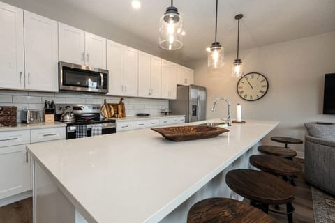 Kitchen: Sleek countertops and modern appliances await your culinary adventures!
