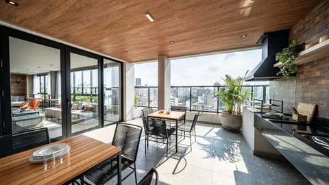 Apartment | Outdoor dining