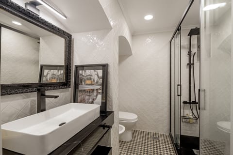 Shower, towels