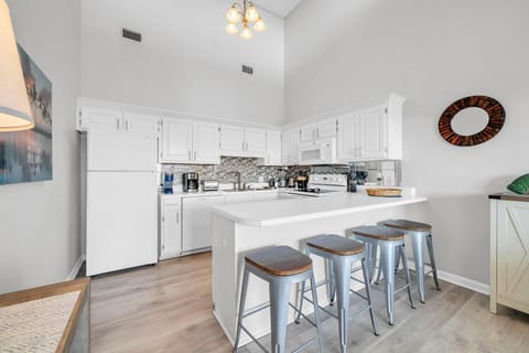 Condo, Multiple Beds (Horizon South 56-304) | Private kitchen