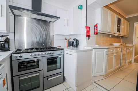 Dishwasher, cookware/dishes/utensils