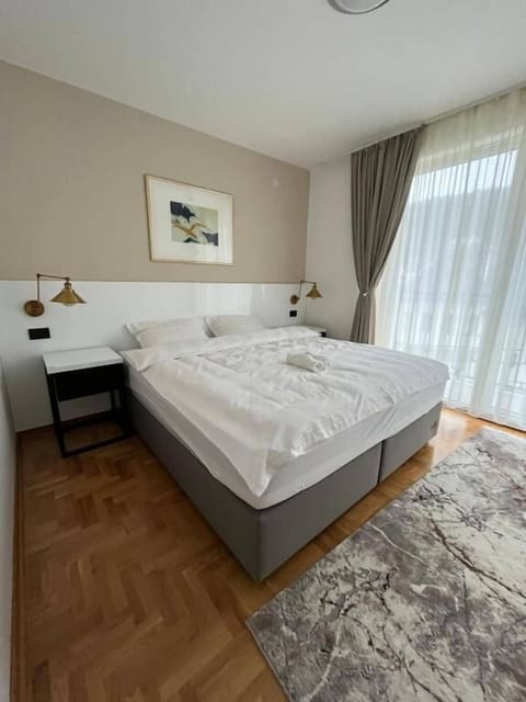 Comfort Apartment, Balcony, Hill View