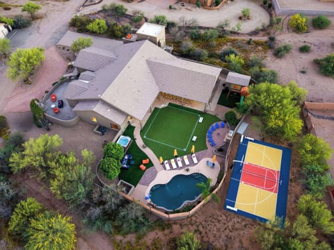 Get a full view of your home-away-from-home—space, style, and zero stress included.