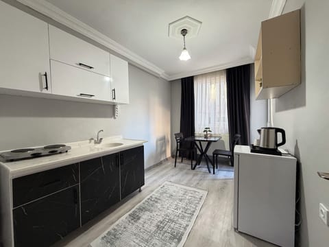 Apartment, Balcony | Private kitchen | Mini-fridge, stovetop, cookware/dishes/utensils