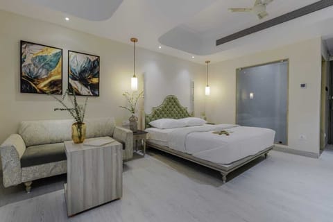 Standard Room | In-room safe, iron/ironing board, free WiFi, bed sheets