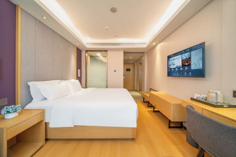 Executive Double Room, City View | Desk, laptop workspace, blackout drapes, soundproofing