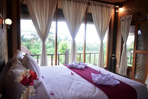 Deluxe Double Room, Balcony, Garden View | Desk, free WiFi