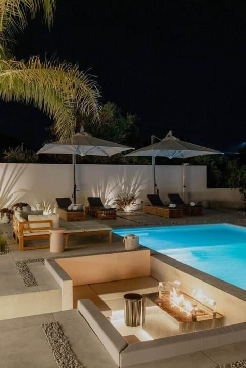 Fire pit by the pool with view to the lit Castle at night and a CINEMA 