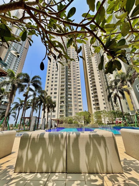 3 outdoor pools