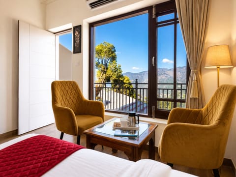 Deluxe Room, Mountain View | Desk, laptop workspace, iron/ironing board, free WiFi