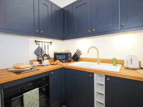 Cookware/dishes/utensils