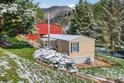 House, 2 Bedrooms | Exterior