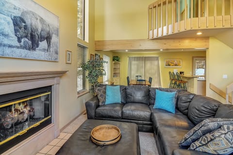Family Room|Gas Fireplace|Opens to Kitchen/Dining