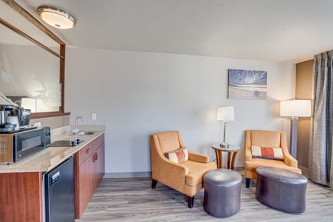 Junior Suite, 1 King Bed | Desk, blackout drapes, iron/ironing board, free WiFi